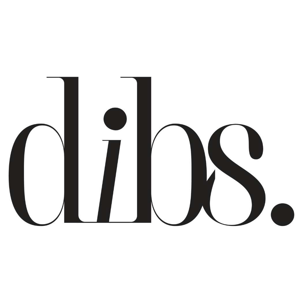 Logo marki DIBS Beauty z napisem "dibs." stylizowanym na elegancką czarną czcionkę na białym tle.