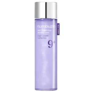 Sale 4 Produkt numbuzin 9+ NAD+ PDRN Glow Boosting Toner w fioletowej butelce z srebrną nakrętką, zaprezentowany na białym tle.