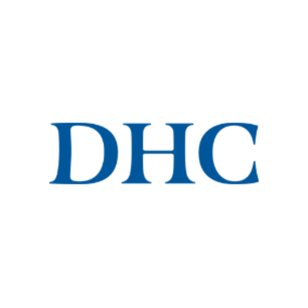 logo marki przedstawia drukowane litery DHC na białym tle