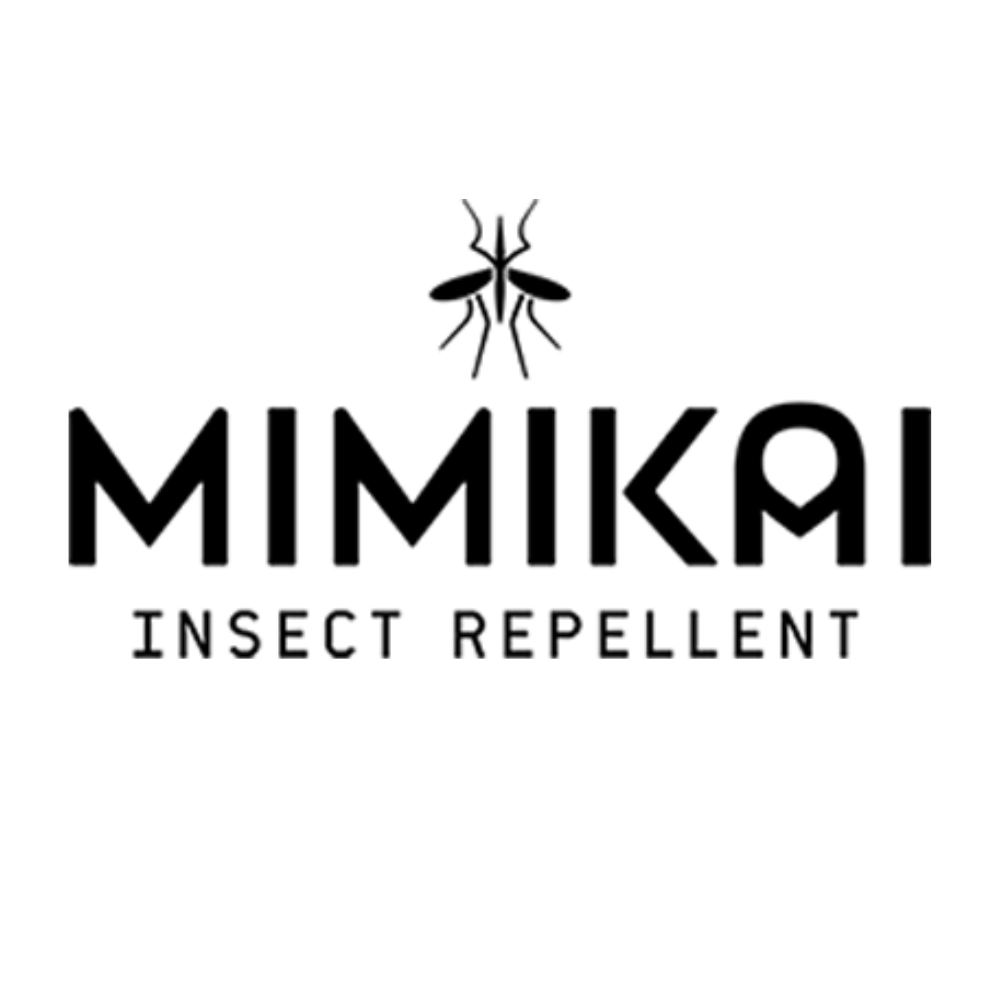 Logo marki Mimikai Insect Repellent z dwoma komarami wkomponowanymi w litery. Czarno-biały projekt na białym tle.