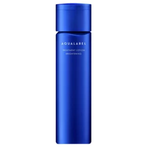 Butelka AQUALABEL Treatment Lotion Brightening w intensywnie niebieskim kolorze – rozjaśniający lotion do pielęgnacji skóry twarzy.