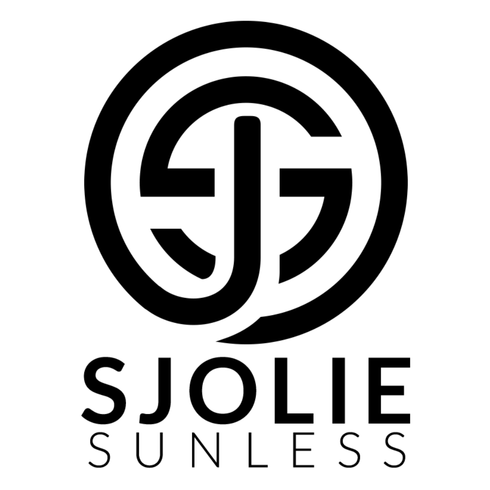 Logo marki SJOLIE SUNLESS – nowoczesny, czarny znak graficzny w formie stylizowanych liter „SJ” wpisanych w koło, z nazwą marki pod spodem.
