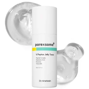 Butelka Porexsome V.Peptox Jelly Toner na białym tle z żelową konsystencją produktu rozlaną obok niej, tworzącą ciekawe kształty.