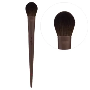 Pełny widok pędzla m.ph by Mary Phillips The Cream Blush Brush z ciemnobrązową rączką i zaokrąglonym włosiem, obok powiększenie końcówki.