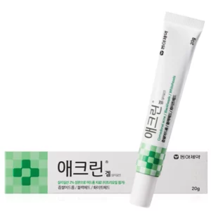 Opakowanie i tubka żelu Dong-A Pharm Aclean Gel w białej i zielonej kolorystyce z charakterystycznym motywem krzyża; produkt przeciwtrądzikowy o pojemności 20 g.