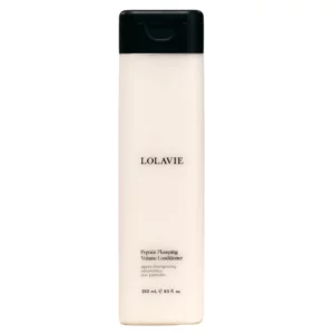 Sale 15 Pojedyncza butelka odżywki LolaVie Peptide Plumping Volume Conditioner 250 ml w kolorze beżowym z czarną zakrętką, na jednolitym tle.