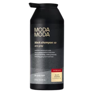 Na zdjęciu widoczna jest czarna butelka szamponu MODA MODA Black Shampoo 10 Zero Gray o pojemności 300 g (10,58 oz). Etykieta informuje, że produkt odżywia osłabioną skórę głowy i stopniowo przyciemnia siwe włosy na brązowe. Na dole widnieje oznaczenie „for gray hair”, a na czerwonym tle wyróżniono napis „IN 10 DAYS – Black Change Complex EX."