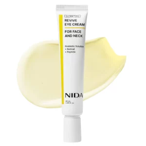 Packshot tubki NIDA Revive Eye Cream For Face & Neck na tle rozprowadzonej, jasnożółtej tekstury kremu; pojemność 40 ml