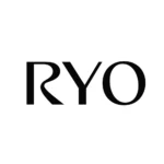 Czarne logo marki RYO na białym tle w minimalistycznym stylu.