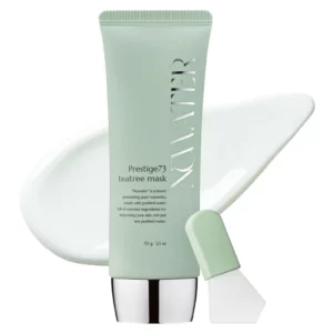 Tubka maski NOWATER Prestige73 Tea Tree Mask ustawiona na białej warstwie produktu, z dołączoną szpatułką w kolorze pastelowej zieleni.