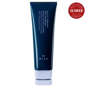 R+Co BLEU Scalp Therapy Pre-Shampoo Exfoliating Scrub – peeling do skóry głowy w granatowej tubie, profesjonalna pielęgnacja skóry głowy przed myciem włosów