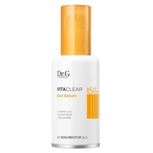 „Butelka Dr.G Vita Clear Sun Serum SPF 50+ przedstawiona na białym tle.