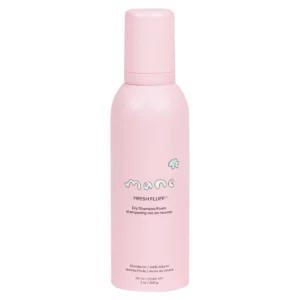 Różowa butelka Mane Fresh Fluff Dry Shampoo Foam stojąca pionowo na białym tle, widoczne logo i pojemność.