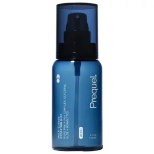 Prequel Multi-Quench Hydration Mist z zapiętą zatyczką – nawilżająca mgiełka w niebieskim opakowaniu o pH 5.0.