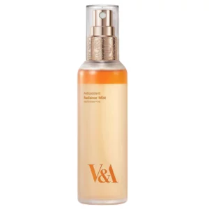 V&L Antioxidant Radiance Mist – mgiełka antyoksydacyjna do twarzy z 5% polifenoli, złote opakowanie, rozpylacz bez nakrętki, tło w odcieniach ciepłego złota