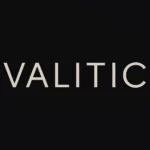 Logo marki valitic, złoty napis na czarnym tle.