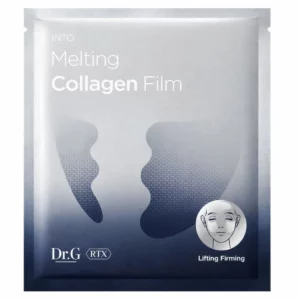 Opakowanie maski Dr.G INTO Melting Collagen Film w formie saszetki w odcieniach szarości i granatu, z białym napisem „Melting Collagen Film”, grafiką kształtu maski oraz ikoną „Lifting Firming” na froncie.
