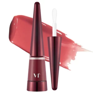 VT Cosmetics Reedle Shot Lip Plumper Rose Berry – powiększający błyszczyk do ust z aplikatorem, pokazany na tle różowego swatcha koloru, podkreślający efekt objętości i połysku ust.