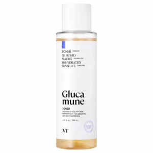 Tonik VT Cosmetics Glucamune Facial Toner w minimalistycznej białej butelce, kojący i nawilżający toner do skóry wrażliwej i odwodnionej.