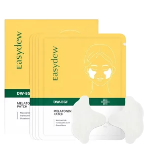 Zestaw Easydew DW-EGF Melatoning Patch 5 g x 4 sztuki z widocznymi hydrożelowymi płatkami w kształcie motyla, przeznaczonymi do pielęgnacji przebarwień i wzmocnienia jędrności skóry policzków.