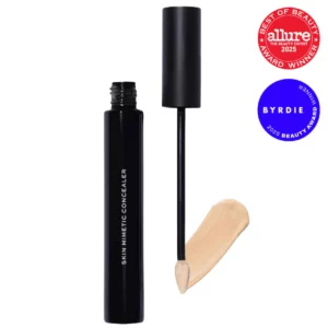 Make Beauty Skin Mimetic Concealer – korektor w płynie z aplikatorem doe-foot, naturalne krycie i efekt skóry bez maski, odcień beżowy, nagrody Allure Best of Beauty 2025 i Byrdie Beauty Award 2025.