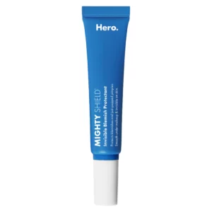 Hero Mighty Shield Invisible Blemish Protectant w tubce na jasnym tle prezentujący opakowanie produktu.