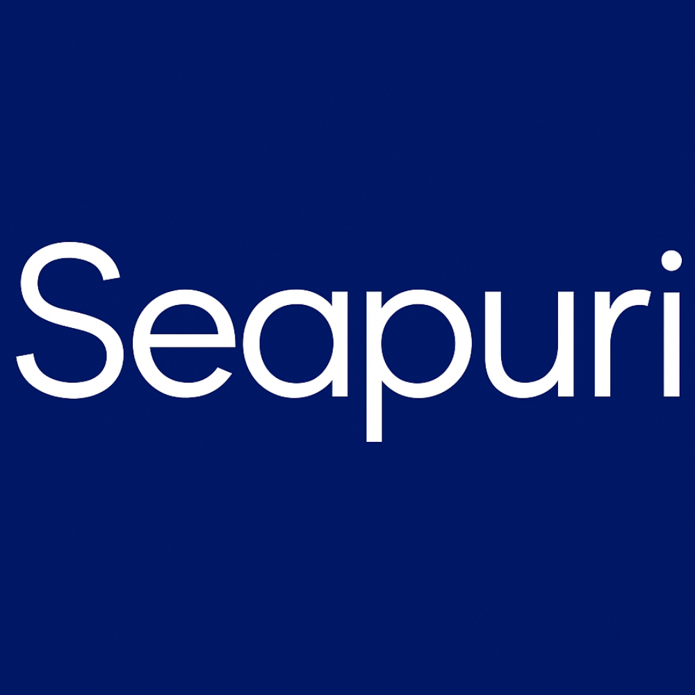 Logo marki Seapuri na granatowym tle – minimalistyczna grafika