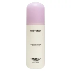 Kindly Clean Hydrating Cleanser w opakowaniu na jasnym tle, minimalistyczny packshot produktu.