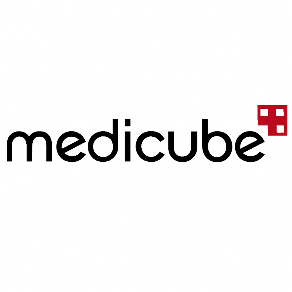 Logo Medicube – czarna typografia z czerwonym symbolem na jasnym tle