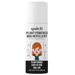 Quitch Mosquito Bug Repellent Roll On w białym opakowaniu.
