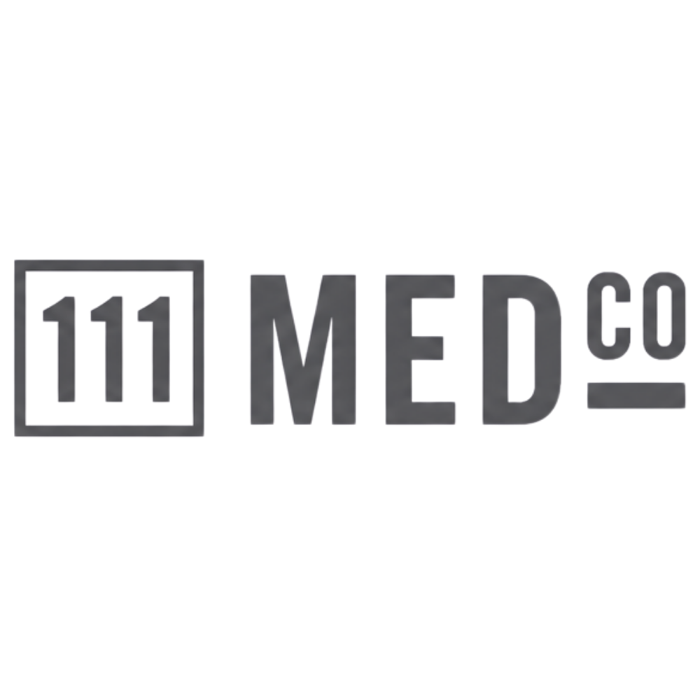 Logotyp marki 111 MedCo na białym tle.