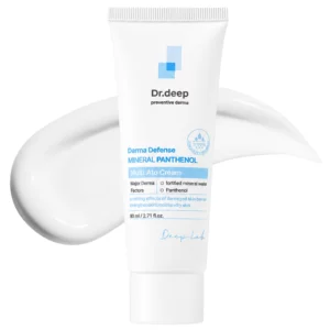 Biała tubka kremu Dr.deep Multi Ato Cream 80 ml ustawiona pionowo na jasnym tle z dekoracyjną smugą kremowej konsystencji.