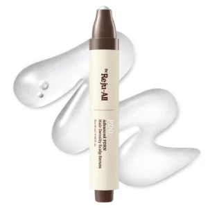 Serum do skóry głowy Dr. Reju-All Advanced PDRN Hair Density Scalp Serum z aplikatorem kulkowym na jasnym tle z kroplami lekkiej, transparentnej formuły.