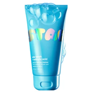 Opakowanie Star Wash® + Salicylic Acid Gentle Foaming Cleanser na jasnym tle. Piankowy żel do mycia twarzy został stworzony z myślą o skórze problematycznej i wrażliwej.