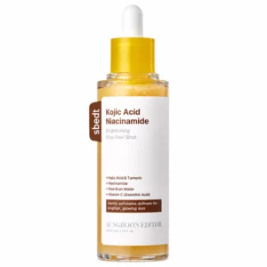 SUNGBOON EDITOR Kojic Acid Niacinamide Brightening Rice Peel Shot w szklanej butelce z pipetą na białym tle, peeling do twarzy z kwasem kojowym, niacynamidem, wodą z otrębów ryżowych i witaminą C.