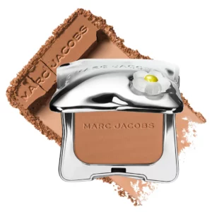 Marc Jacobs Legally Bronze Talc Free Blurring Powder Bronzer w odcieniu Light.