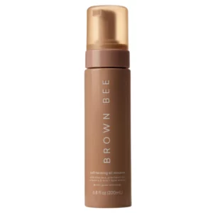 Brown Bee Self-Tanning Air Mousse – lekka pianka samoopalająca z technologią przewodnika koloru i efektem naturalnej opalenizny.