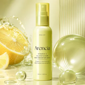 Arencia Vitamin C Glutathione Skin Booster Mist na tle soczystych plasterków cytryny, kropli wody i szklanych kul. Kompozycja podkreśla świeżość, nawilżenie oraz rozświetlający charakter mgiełki do twarzy.