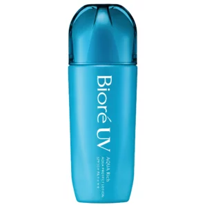 Turkusowe opakowanie Bioré UV Aqua Rich Aqua Protect Lotion SPF50+ PA++++, ustawione pionowo na białym tle, z ciemniejszą transparentną nakrętką.