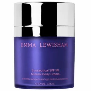 Fioletowy słoiczek kremu do ciała Emma Lewisham Sunceutical SPF 50 Mineral Body Crème 100 ml ze srebrną nakrętką na białym tle.