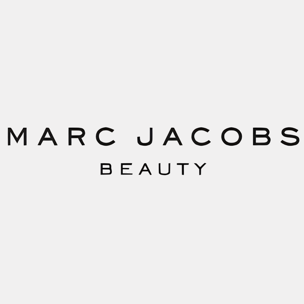 Marc Jacobs Beauty – logo marki kosmetycznej Marc Jacobs Beauty na jasnym tle.