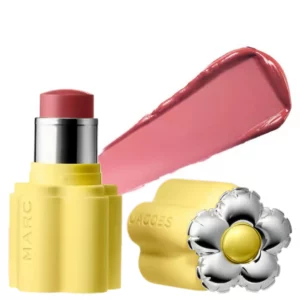 Start 109 Marc Jacobs Joystick Buildable Cream Blush Stick 111 Self Centered – przygaszony róż nude z kremowym wykończeniem i subtelnym glow.