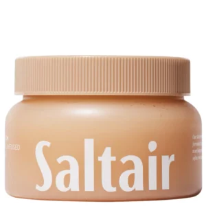 Saltair Santal Bloom – beżowo-brązowy słoik peelingu do ciała Saltair Vitamin C Oil-Infused Body Scrub Santal Bloom na białym tle.