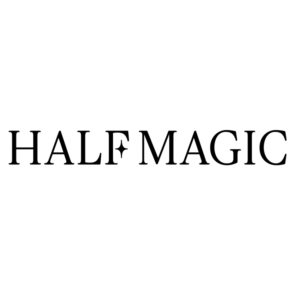 Grafika przedstawia logotyp marki kosmetycznej Half Magic.