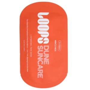 Pomarańczowe opakowanie hydrożelowej maski do twarzy LOOPS x DUNE Suncare Miracle Mask na jasnym tle.