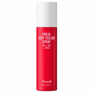 Czerwona butelka peelingującego sprayu do ciała Parnell Omija Body Peeling Spray AHA i BHA o pojemności 145 ml na białym tle.