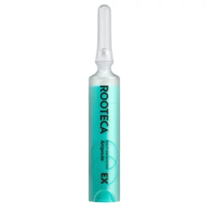 Przezroczysta ampułka do skóry głowy ROOTECA Root Enhancing Ampoule EX z turkusowym płynem, przedstawiona na jasnym tle. Smukłe opakowanie z czarnym logo ROOTECA i napisem „Root Enhancing Ampoule EX”, utrzymane w minimalistycznym, nowoczesnym stylu.