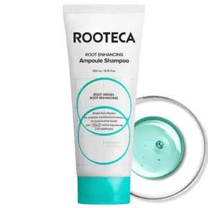 ROOTECA Root Enhancing Ampoule Shampoo w białej tubie z turkusową nakrętką, obok kropli turkusowego żelu na przezroczystym szkiełku.