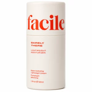 Białe, cylindryczne opakowanie kremu nawilżającego Facile Barely There Lightweight Moisturizer 50 ml z czerwonymi napisami, sfotografowane na białym tle.
