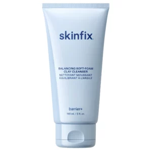 Jasnoniebieska tubka Skinfix Balancing Soft-Foam Clay Cleanser barrier+ o pojemności 148 ml, przedstawiona na białym tle.